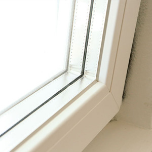 ガラスが３ 層になっているユーロトリプル樹脂サッシ