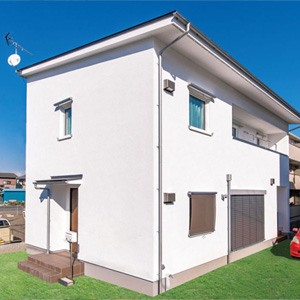 メンテナンスフリーのドイツ製アルセコ外壁に外断熱のロックウール、内断熱のセルロースファイバーなどを組み合わせた厚さ240ミリの断熱材を隙間なく充填し、高い断熱性能を発揮。
<br>壁内結露も発生しないので、建物が3世代まで長持ちする