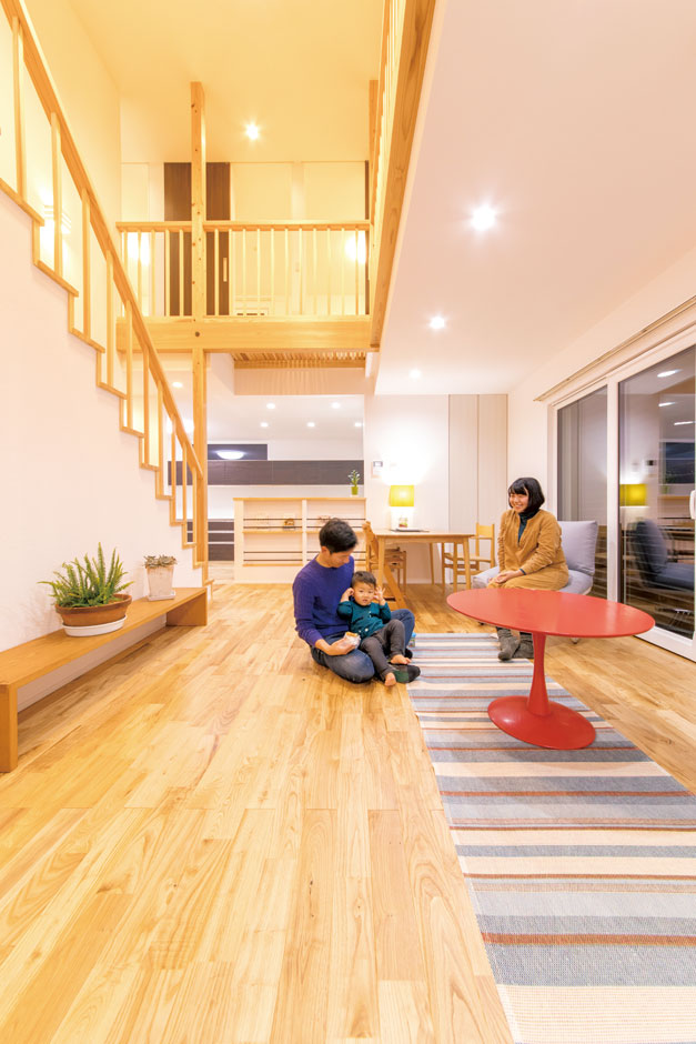 どこに居ても家族の存在を感じられる家