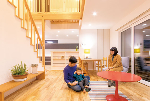 どこに居ても家族の存在を感じられる家