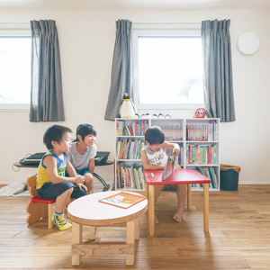 24時間給排気を繰り返すドイツ製第1種換気システムを採用し、窓を開けなくても家中クリーンな空気を循環させる