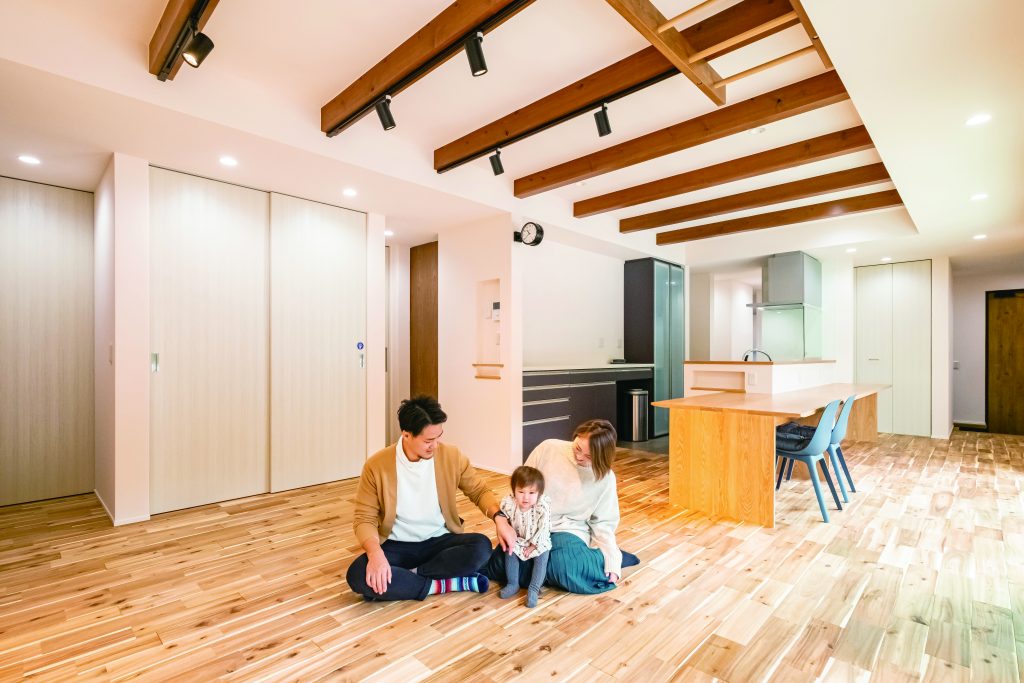 青空に映える、平屋の家