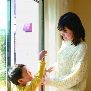 W断熱＋国産トリプルサッシを標準採用。壁内結露もなく健康的に過ごすことができ、内開きなのでお手入れもしやすい。